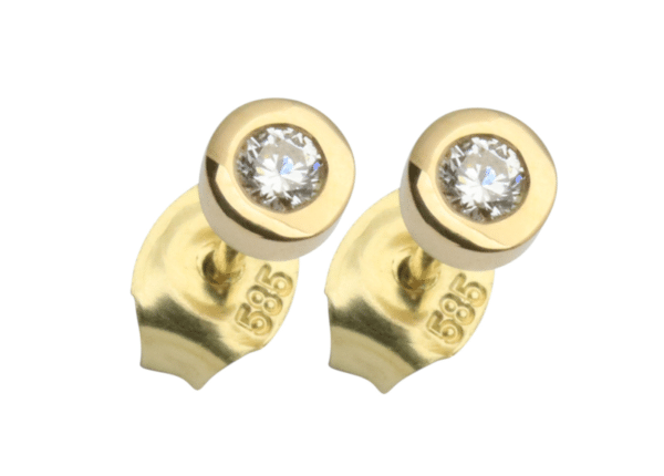 Geelgouden oorstekers met diamant 0.10crt in ronde zetkast