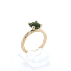 Geelgouden ring met chromdiopsid "Juweel uit de Peel"