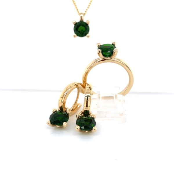 Geelgouden ring met chromdiopsid "Juweel uit de Peel"