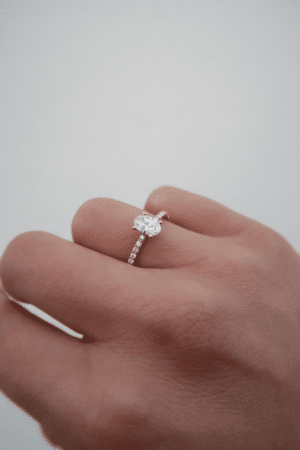 Ring LabGrown 0.50crt oval +16x0.01crt rond - GWR101