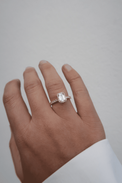 Ring LabGrown Halo diamant met emrald 1.01crt+14x0.03crt+15x0.007crt - GWR97