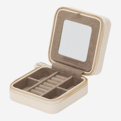 Juwelier-van-hooff-blog-afbeelding-wolf-zip-travel-jewelry-case-caroline